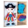 Small Foot Poupée à Habiller Et Enfiler Pirate 1 Small Foot Poupée à Habiller Et Enfiler Pirate -Magasin De Jouets poupee a habiller et enfiler pirate